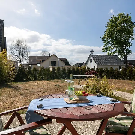Strandhaus Zum Lotsenturm Apartamento Thiessow