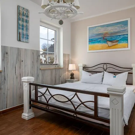 Strandhaus Zum Lotsenturm Appartamento Thiessow